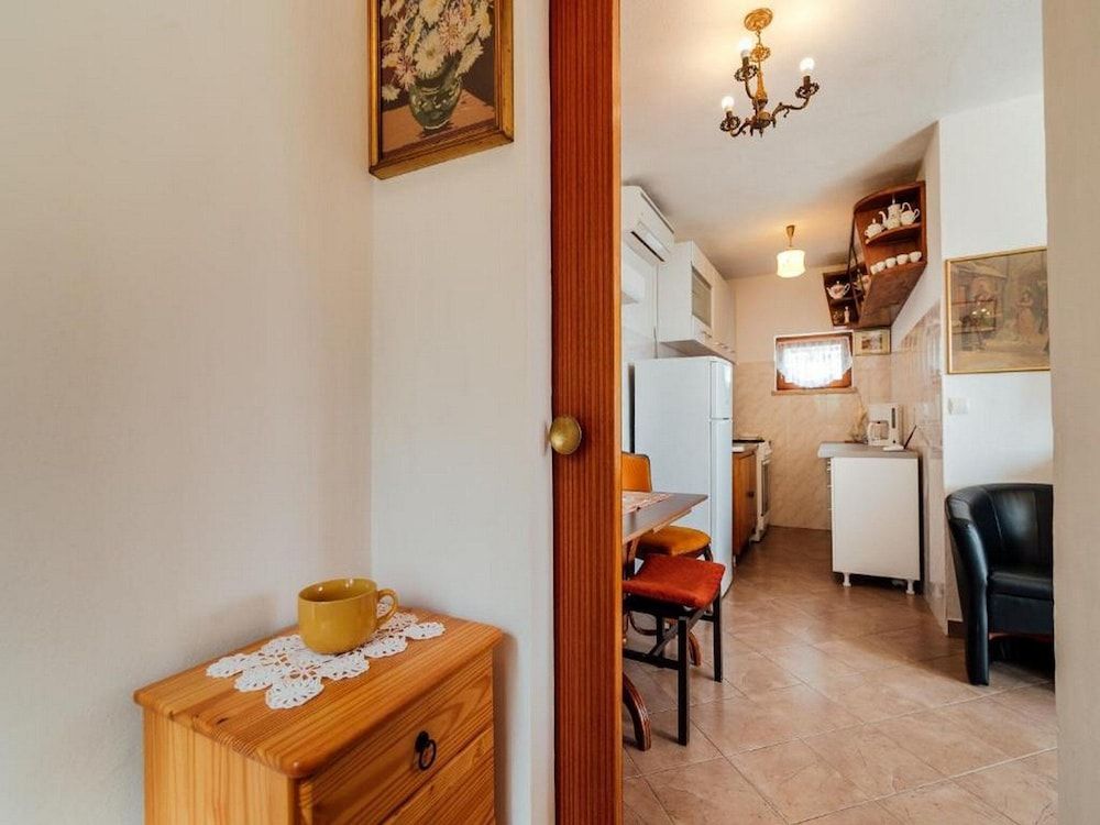 House (One bedroom Holiday Home with pool an)