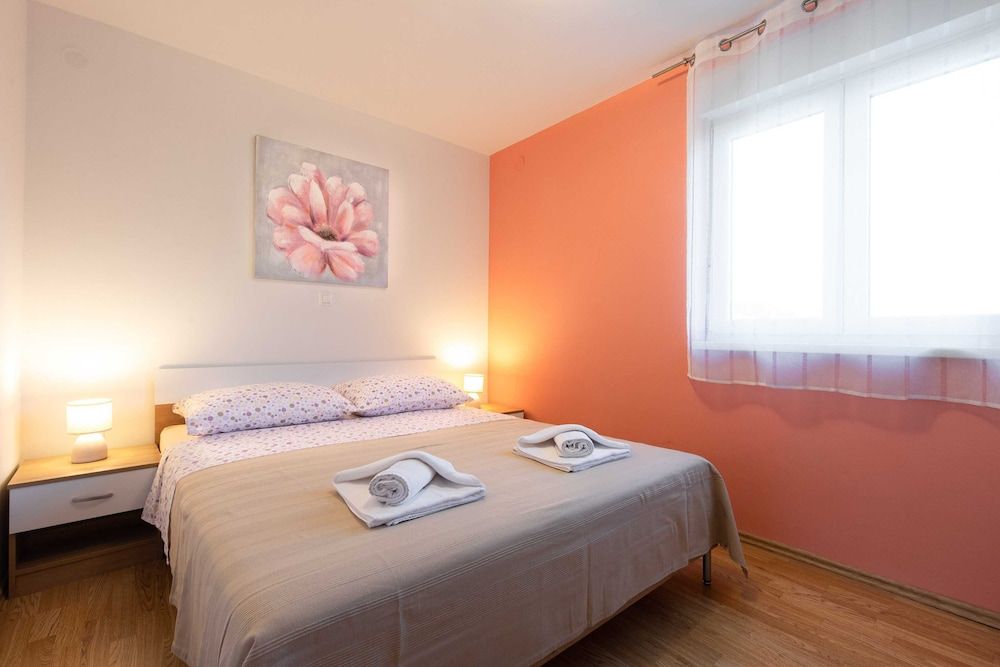 Apartment (Two Bedroom Apartment with Balcony an)