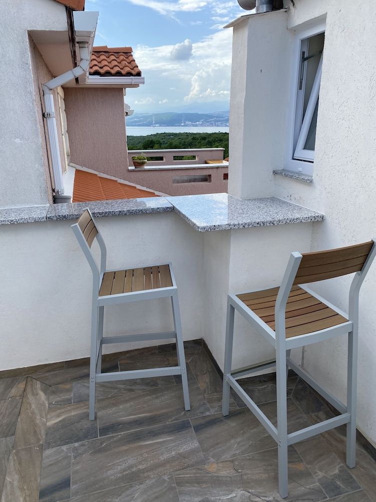 Family Studio, 1 Bedroom, Terrace, Partial Sea View