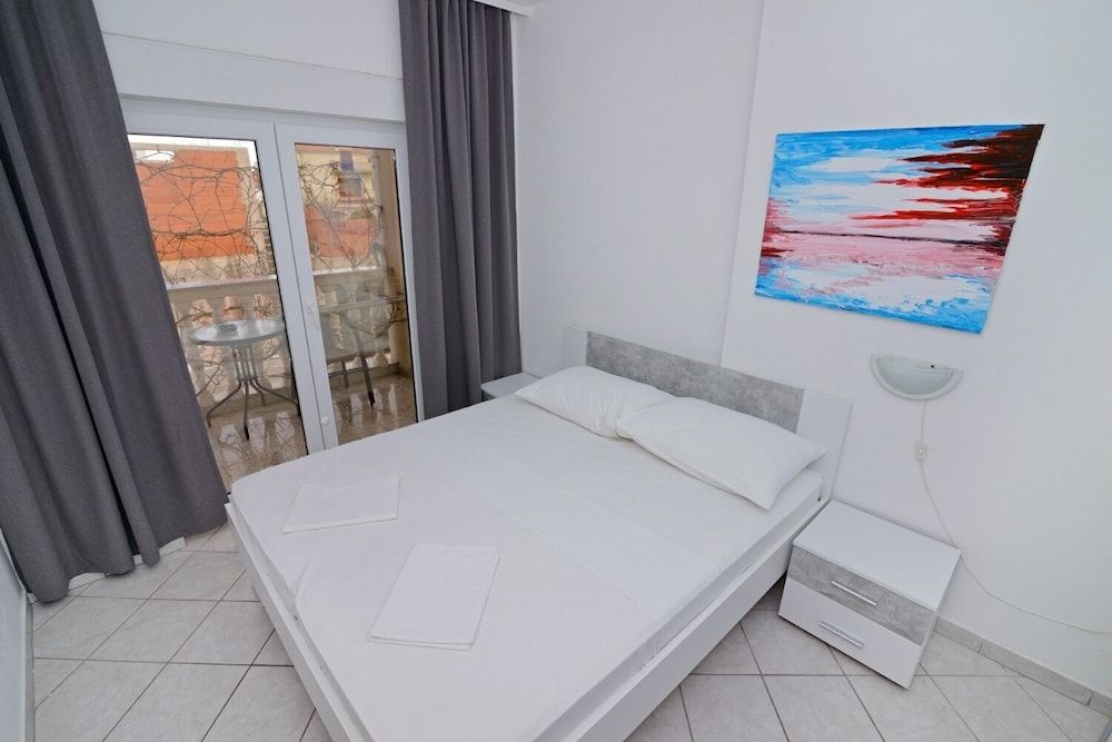 Apartment (Zora - garden terrace and grill - A4()