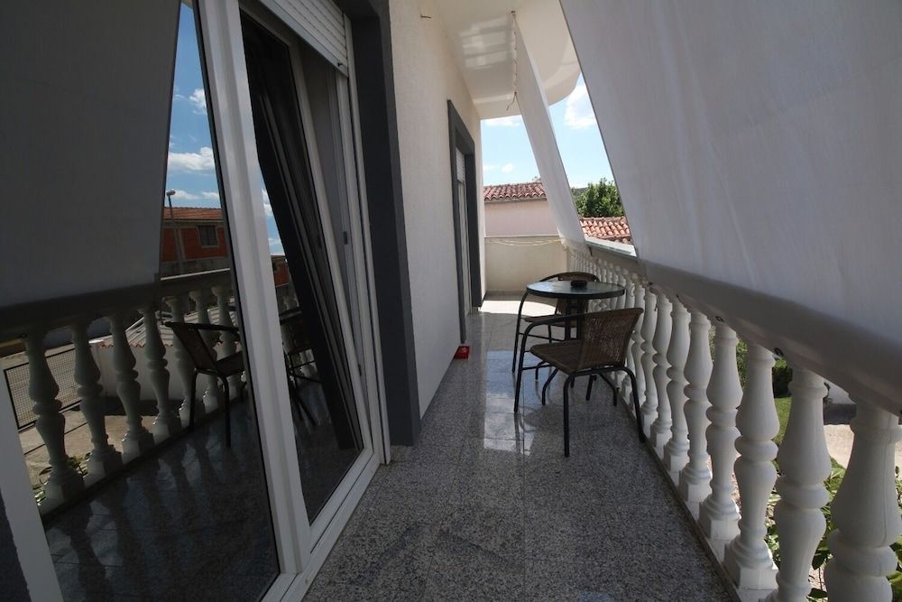 Apartment (Zora - garden terrace and grill - A6()