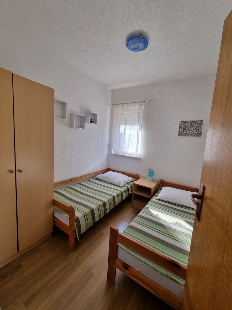 Apartment (Two Bedroom Apartment with Terrace)