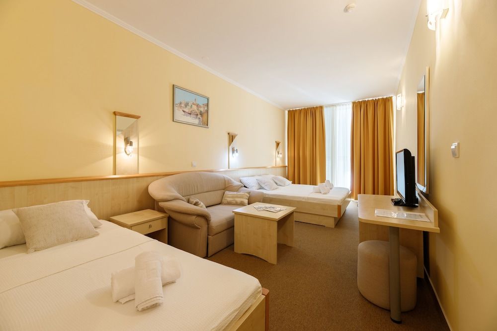 Classic Triple Room, Balcony