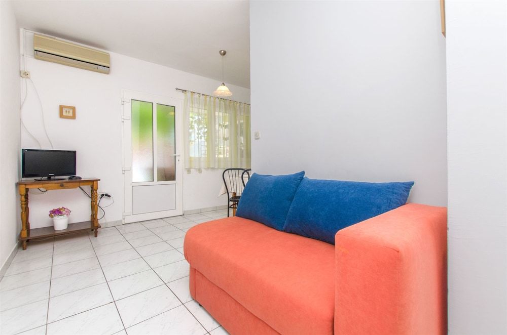 Apartments and Rooms Anita Apartment (A2) 7