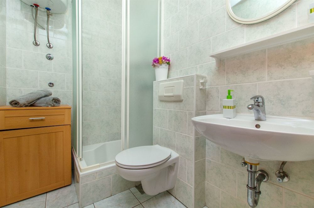 Apartments and Rooms Anita Apartment (A2) 10