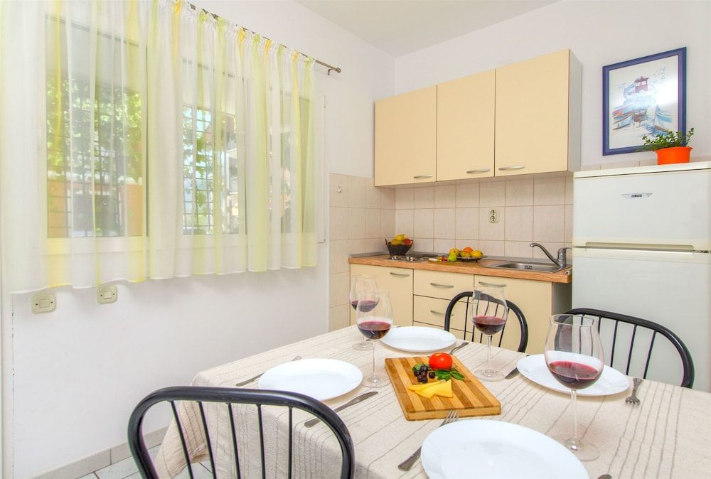 Apartments and Rooms Anita Apartment (A2) 5