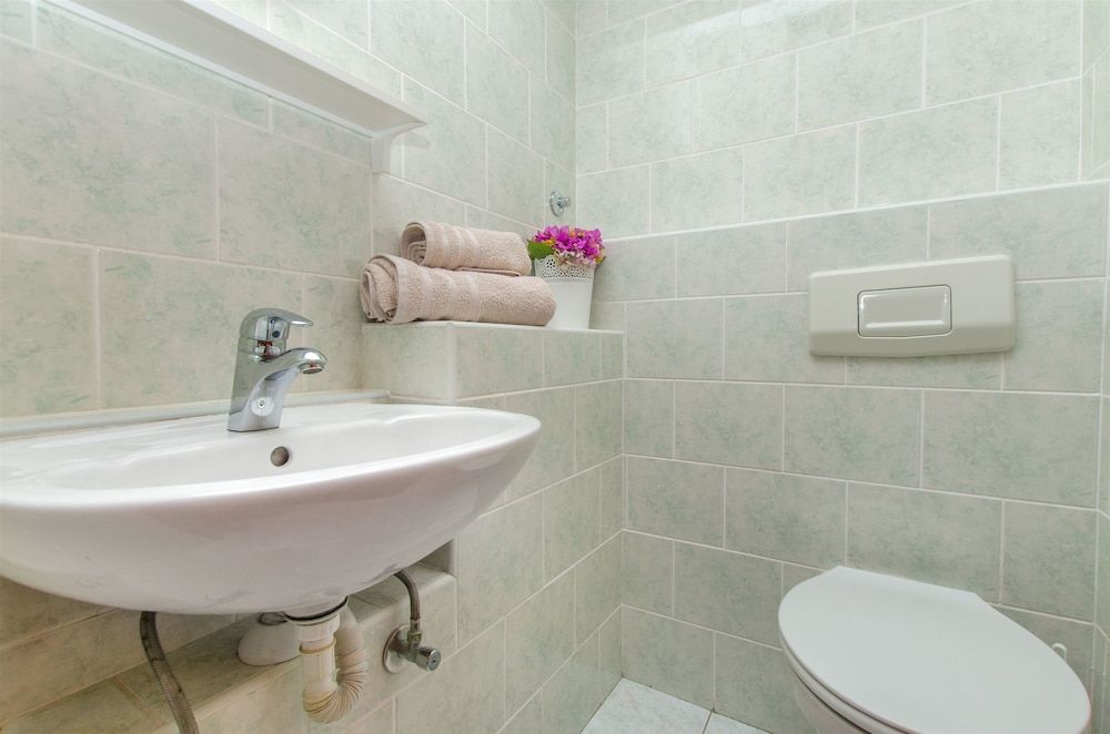 Apartments and Rooms Anita Apartment (A2) 9