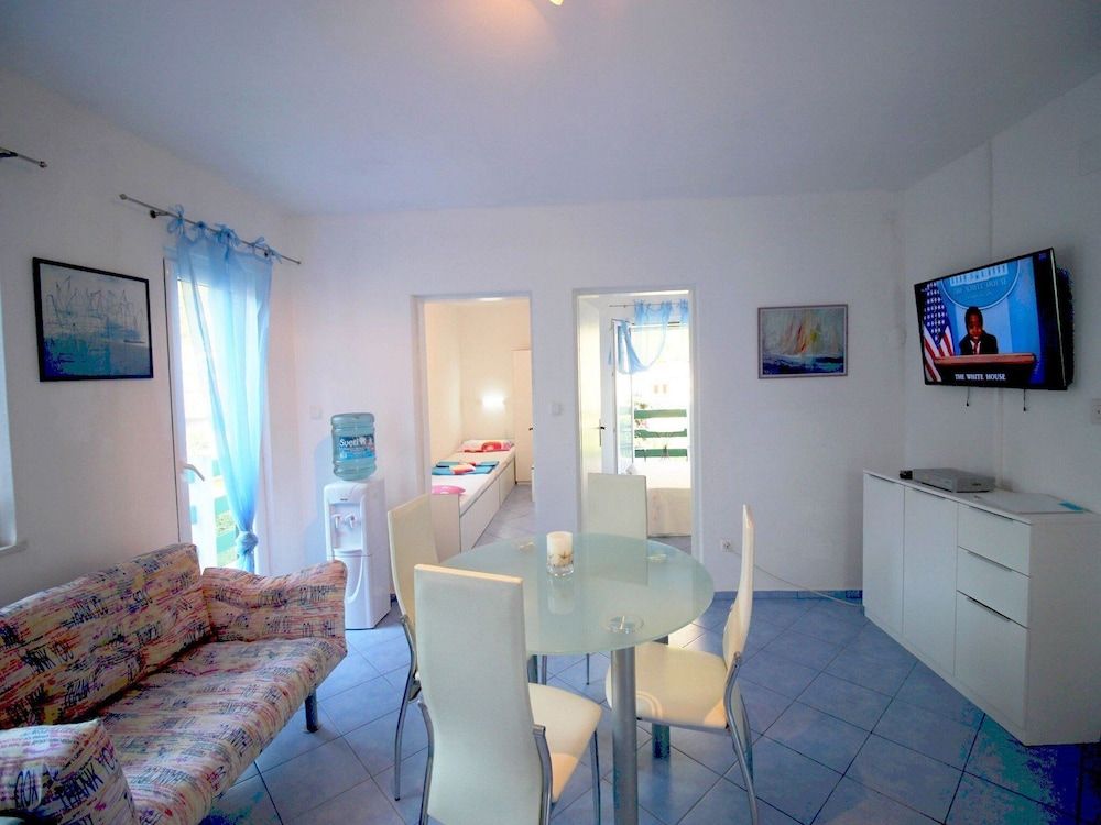 Apartments Roza 1-2