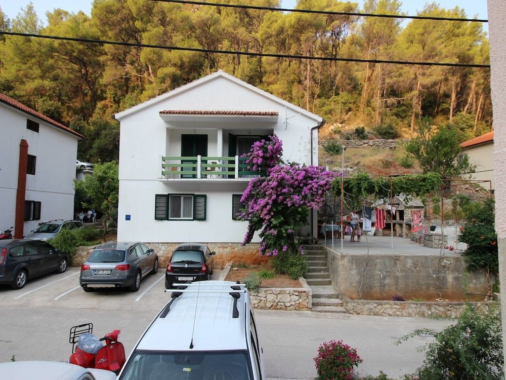 Apartments Roza 1-2