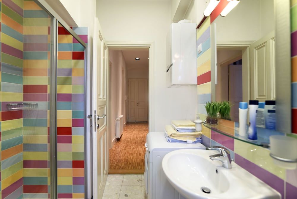 undefined Apartments Twins 8