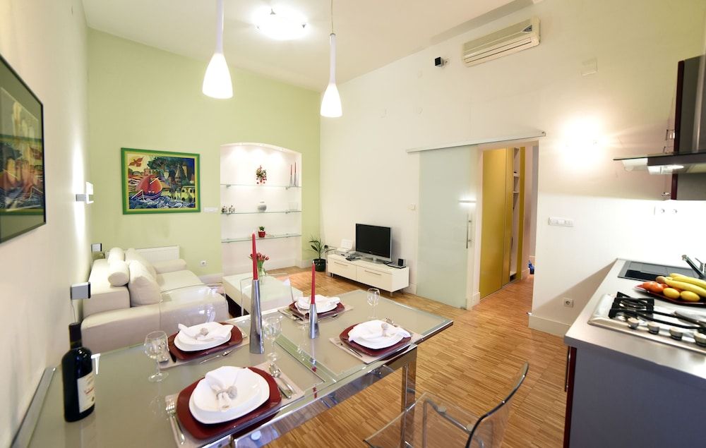 undefined Apartments Twins 10