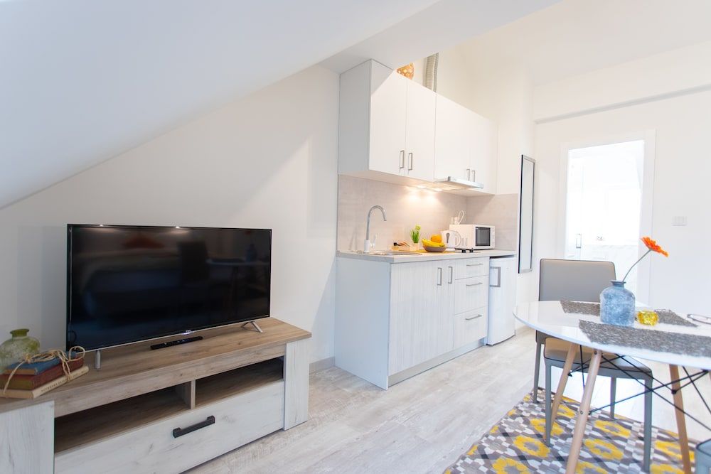 Apartments Beautiful You Are 2 Deluxe Studio Suite, 1 Bedroom (Podravina) 8