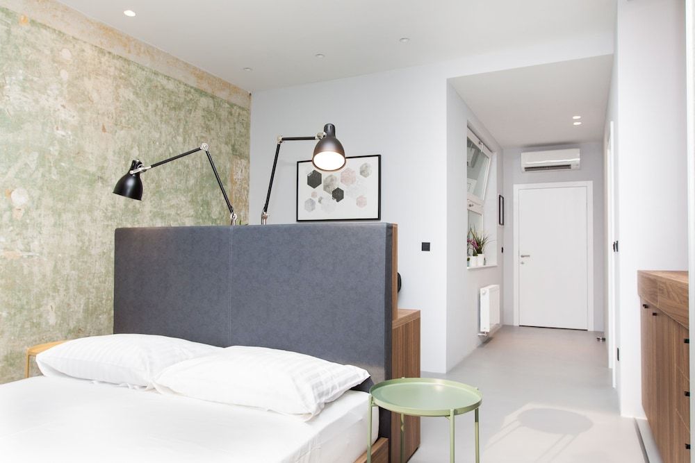 undefined Rooms and Apartments Glossy 5