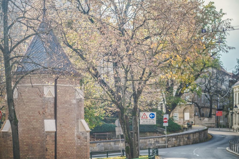 undefined Peacock Boutique Apartments 6