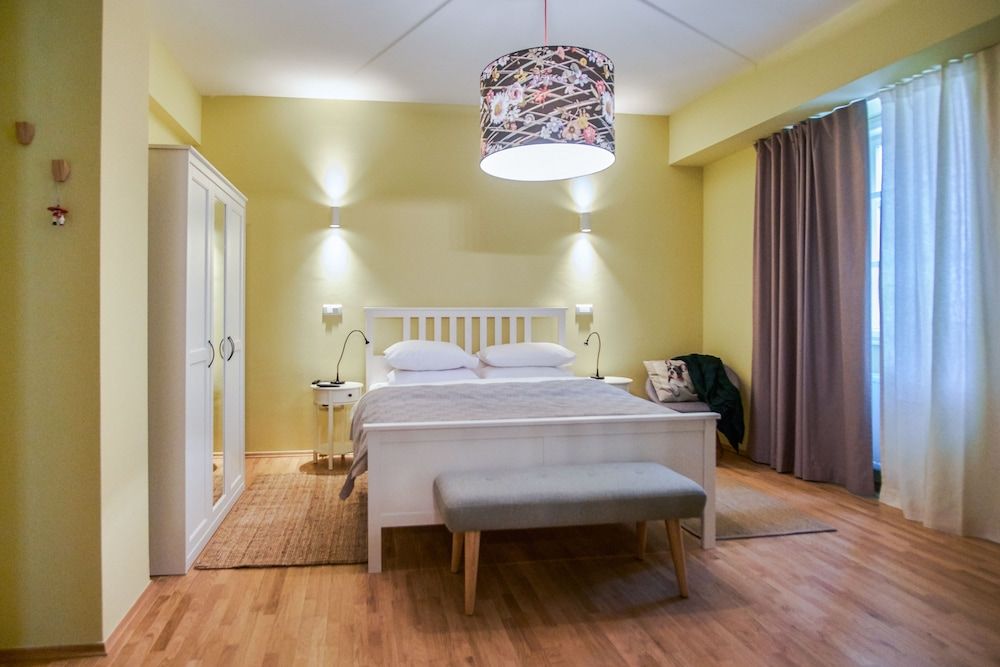 Peacock Boutique Apartments Deluxe Apartment, City View 2