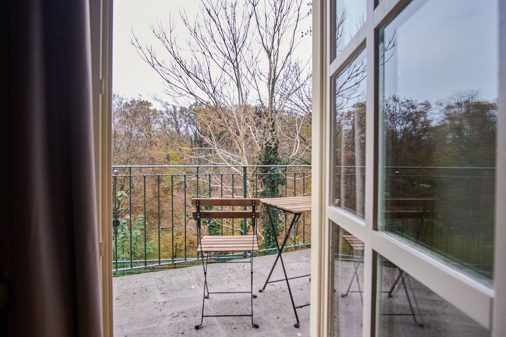 undefined Peacock Boutique Apartments 2