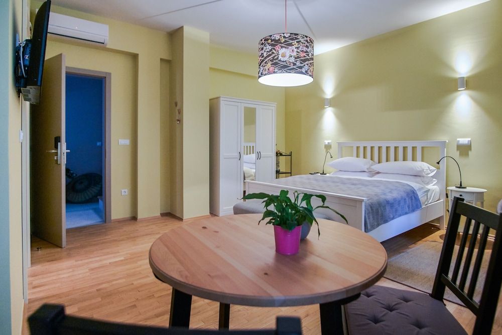 Peacock Boutique Apartments Deluxe Apartment, City View 6