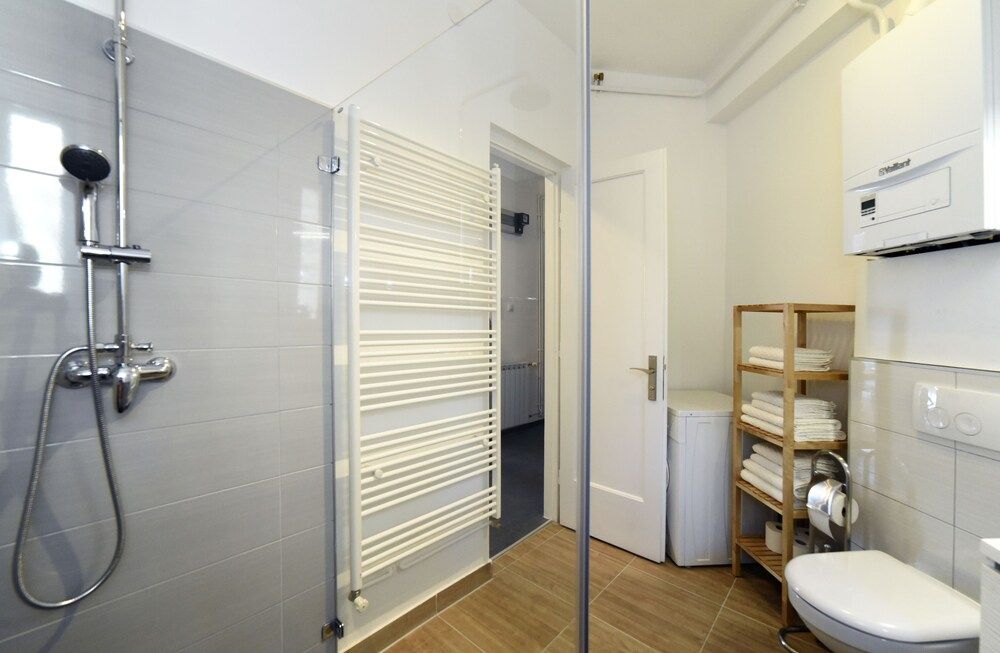 Sunny Apartment Apartment (Sunny) 24