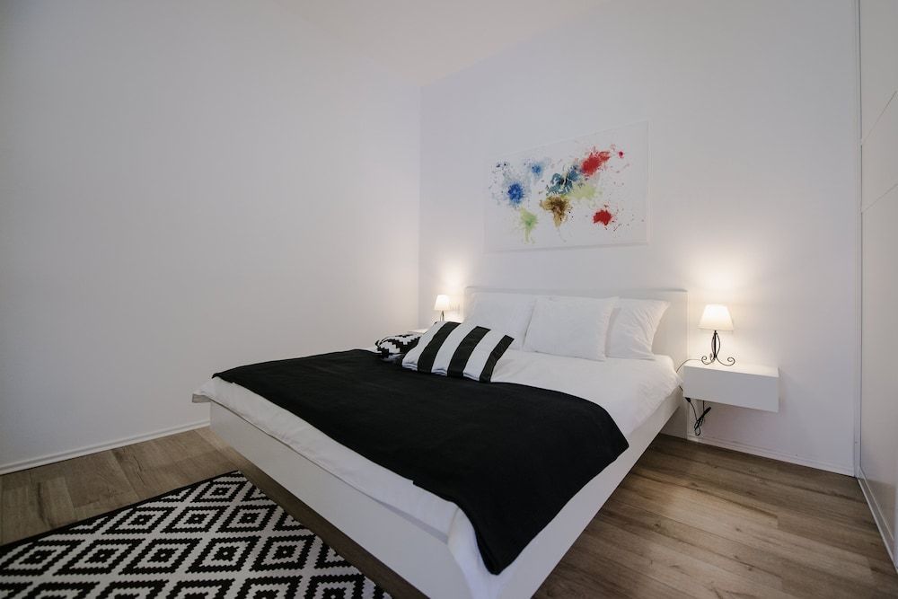 undefined Apartment British Square 2