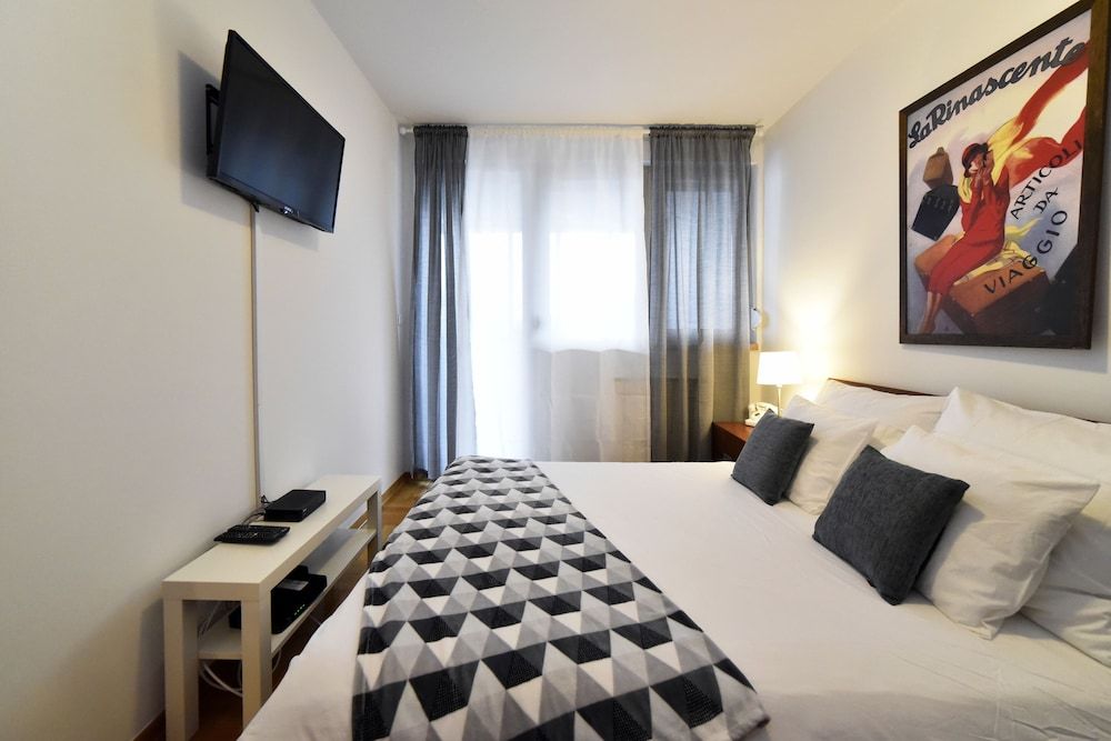 undefined Botanic Apartment 8