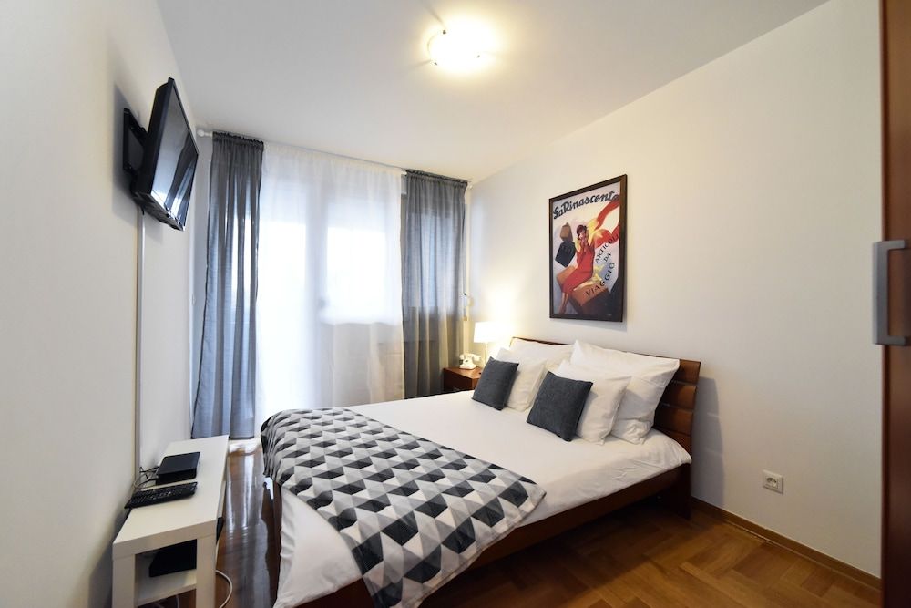 undefined Botanic Apartment 5