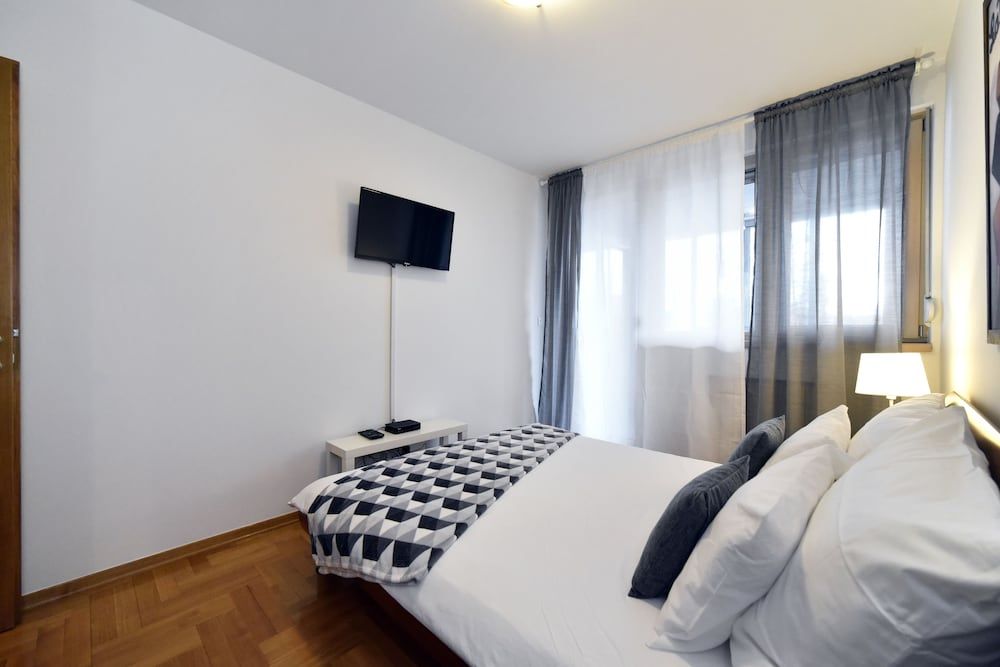 undefined Botanic Apartment 7