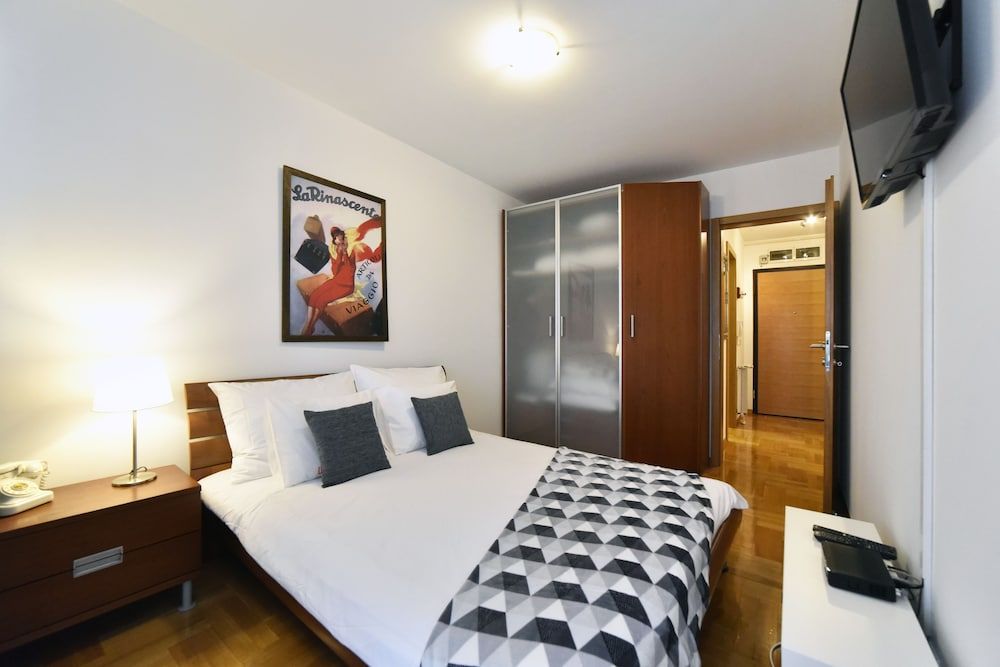 undefined Botanic Apartment 6