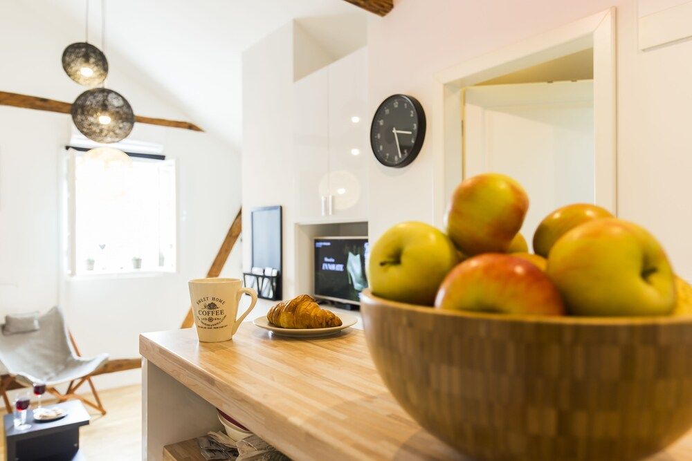 undefined AS Apartment 6