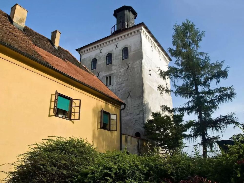 undefined Apartment F9 3