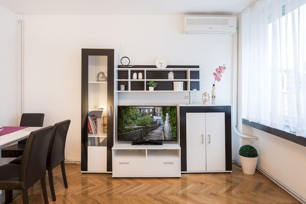 undefined Modern Apartment few Steps From Main Square! 6