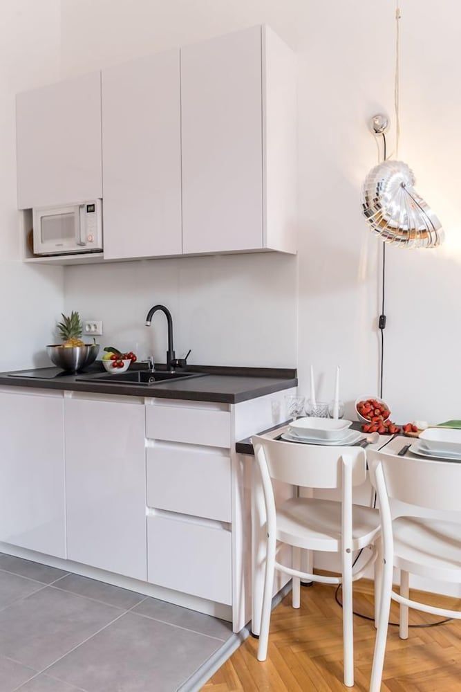 F11 Gallery Studio (Indian Summer) 11