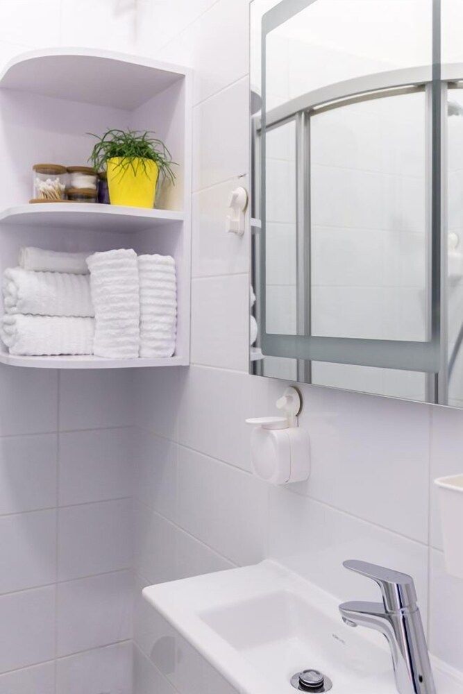 F11 Gallery Studio (Indian Summer) 14