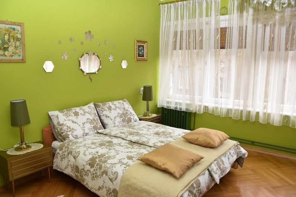 undefined Apartments Oldtimer 2