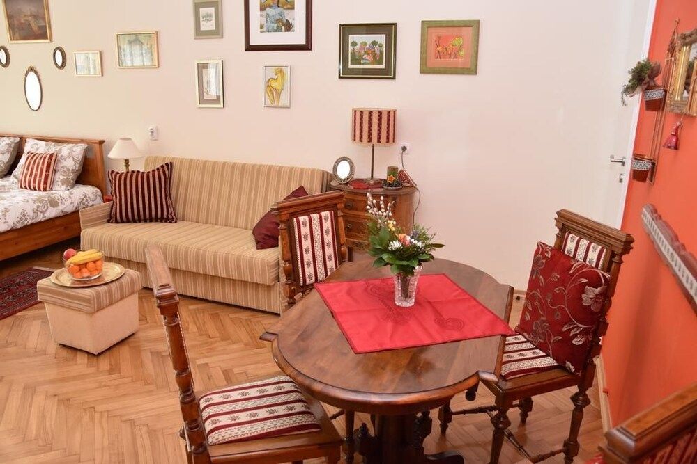 Apartments Oldtimer Apartment, 2 Bedrooms 6