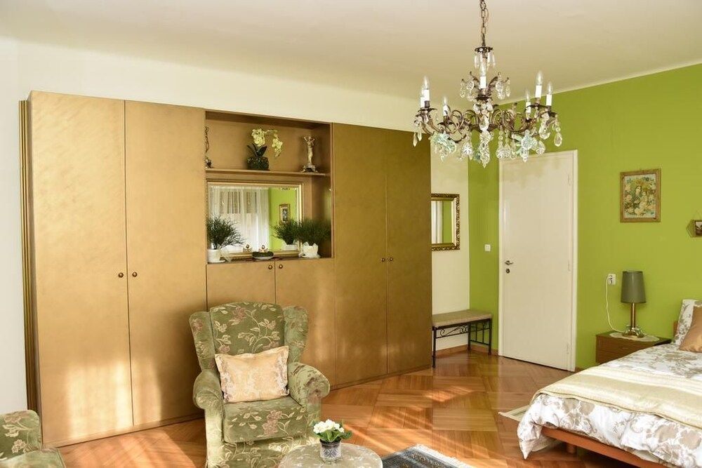 undefined Apartments Oldtimer 8