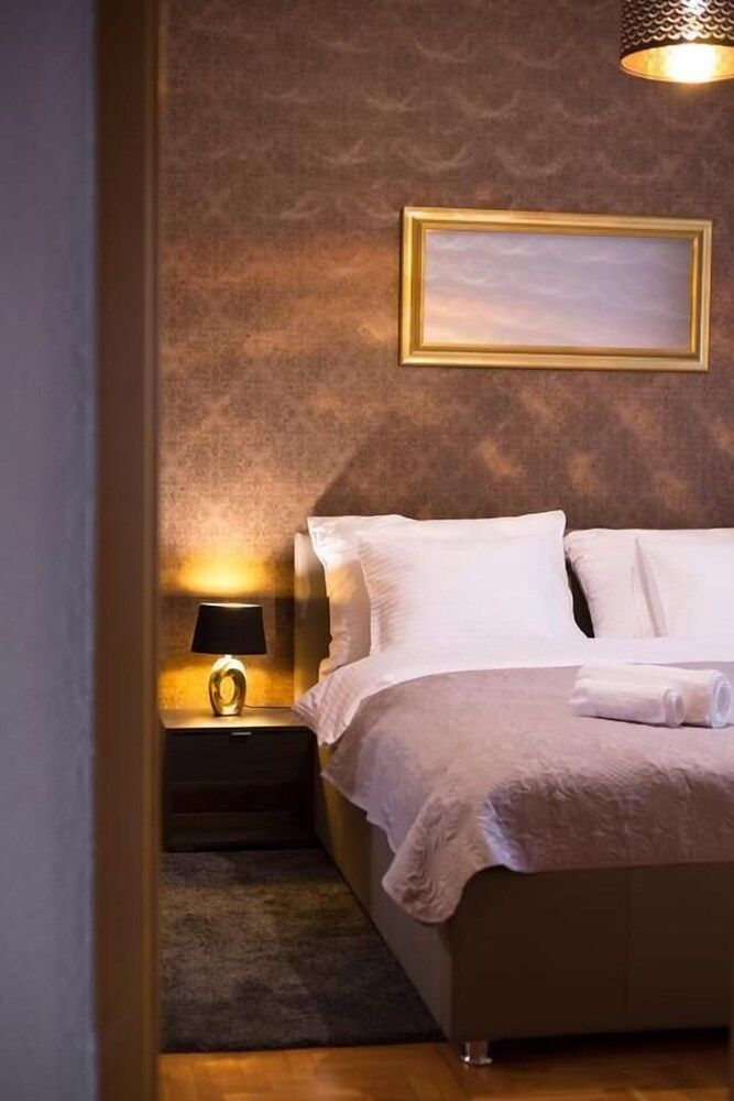 undefined Laufer Apartment 10