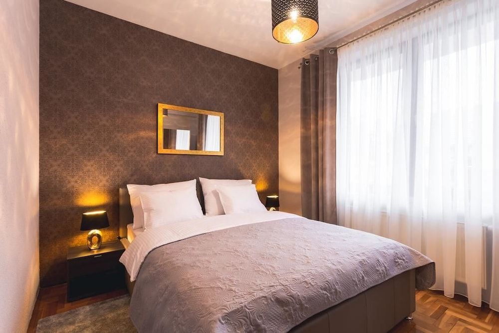 undefined Laufer Apartment 9