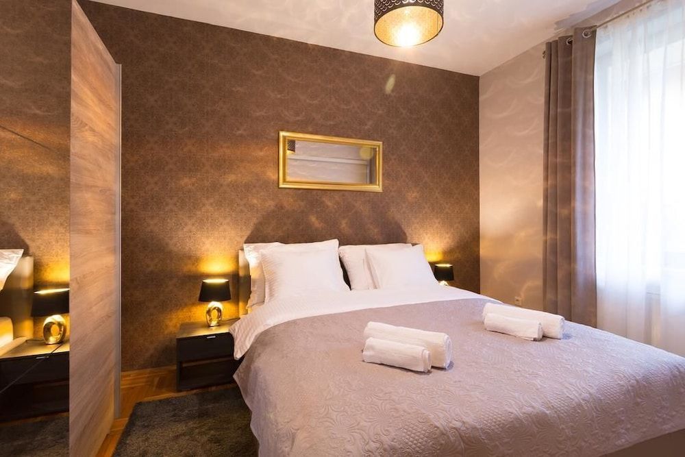 undefined Laufer Apartment 5