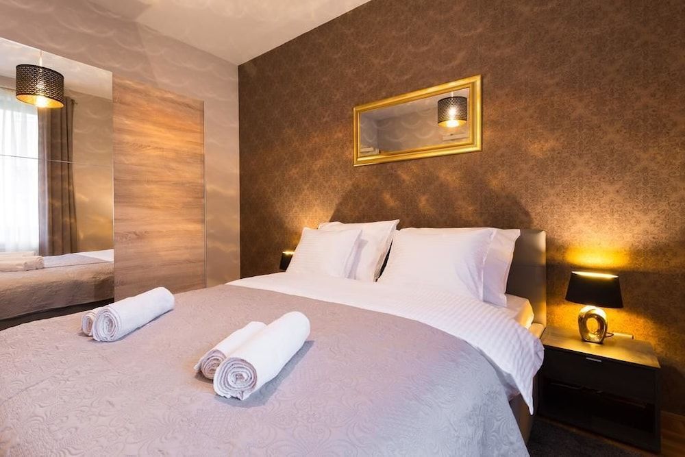 undefined Laufer Apartment 7