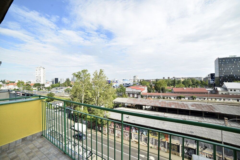 Apartment Stefany by Metropolis Deluxe Apartment, Balcony 3