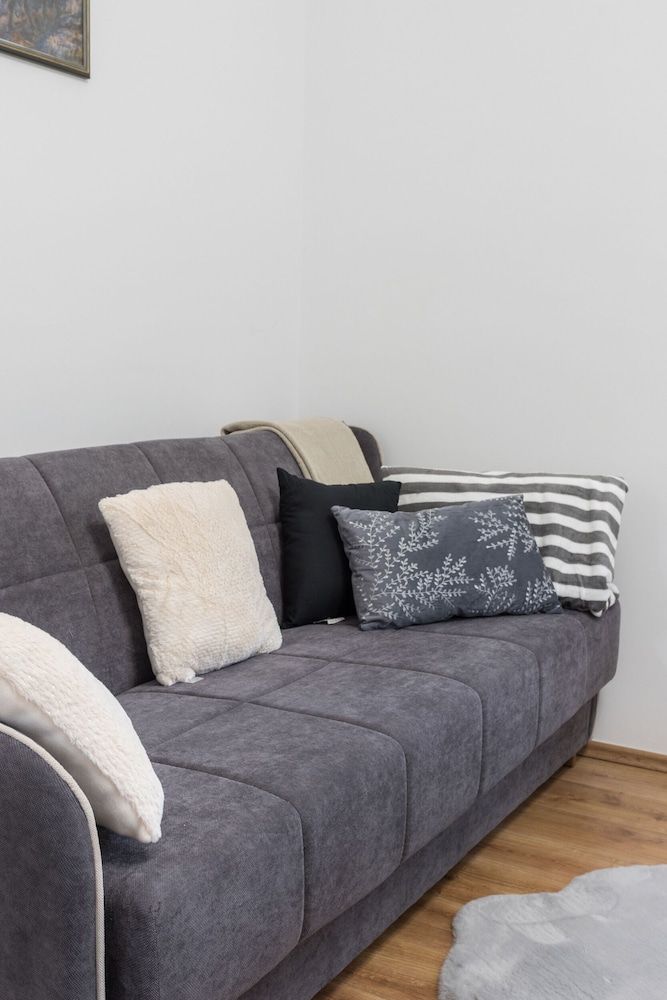 Bright 2BDR Apt near Main Bus Station-FREE PARKING Apartment (2 Bedrooms) 9