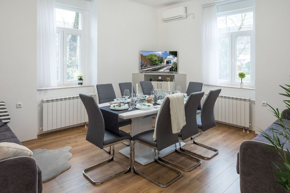 undefined Bright 2BDR Apt near Main Bus Station-FREE PARKING 10