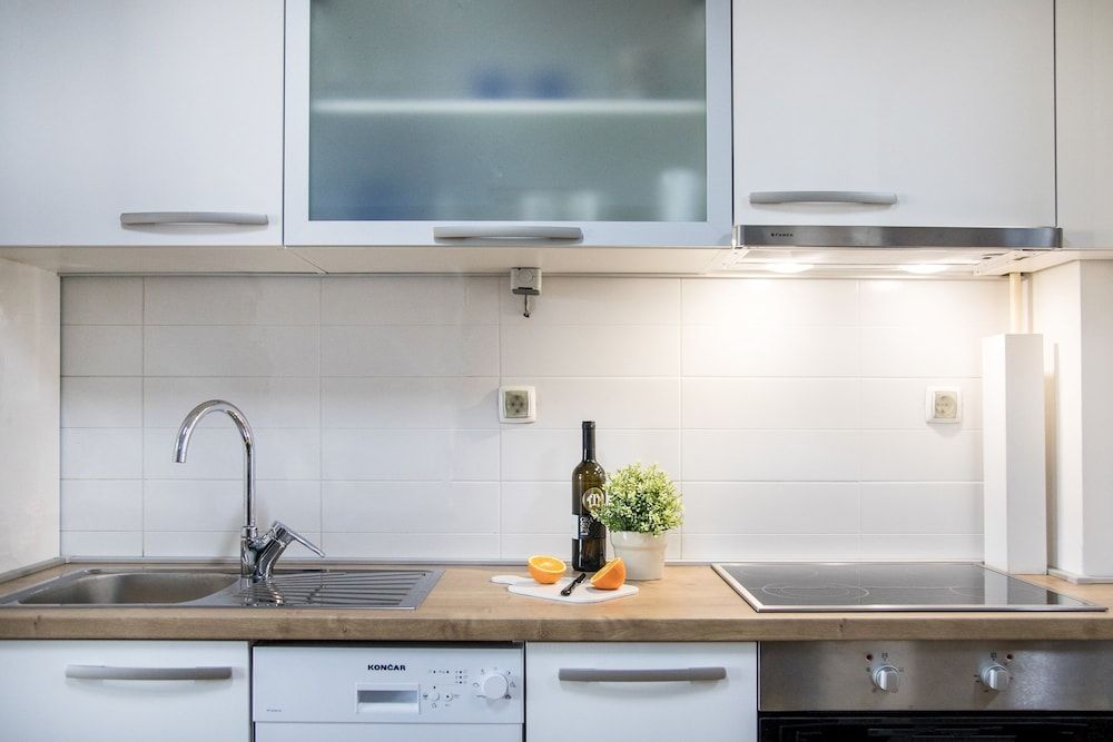 undefined 2 Bedroom Apt. in the Business Zone- Free Parking 2