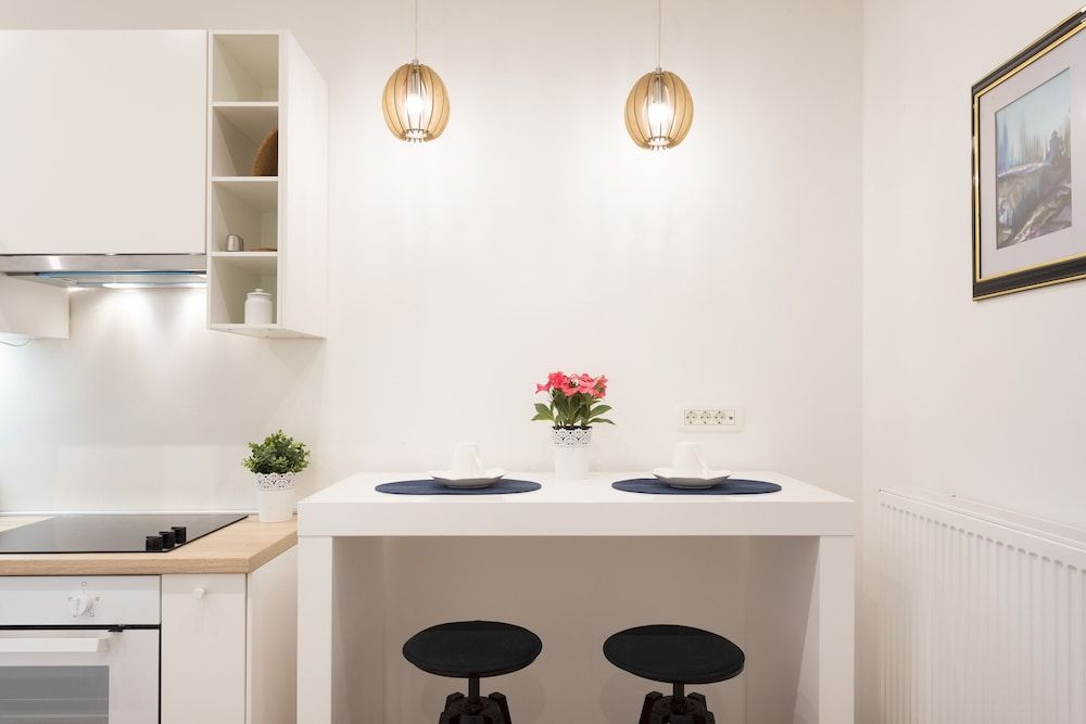 undefined Bright and Spacious Apartment in the City Center! 4