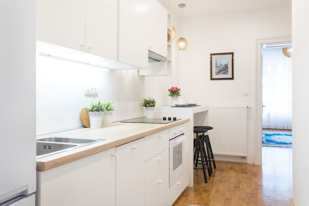 undefined Bright and Spacious Apartment in the City Center! 3