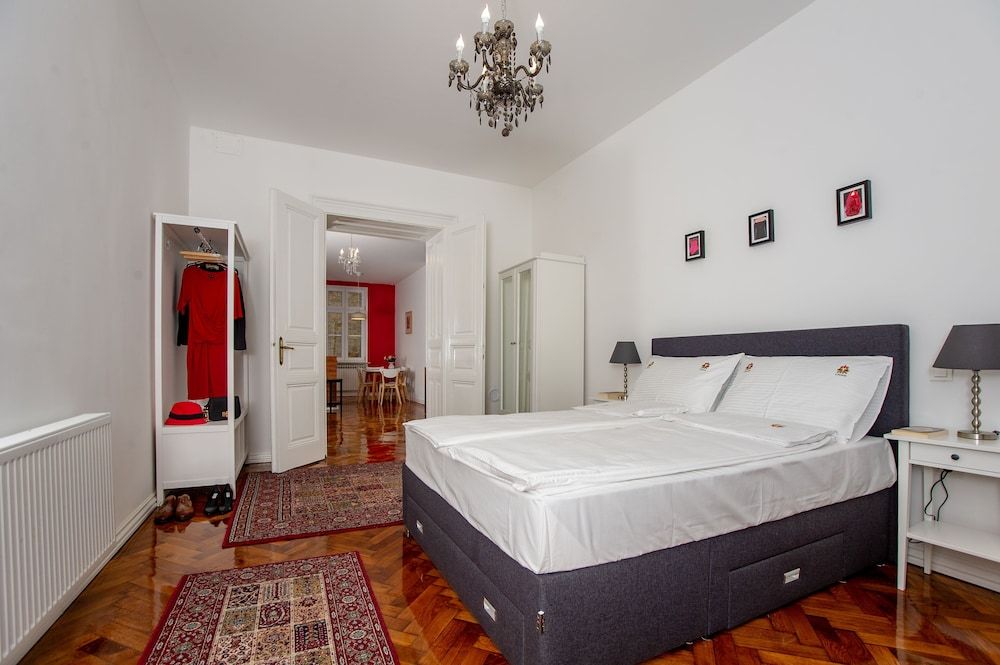 undefined Crown Apartment 6