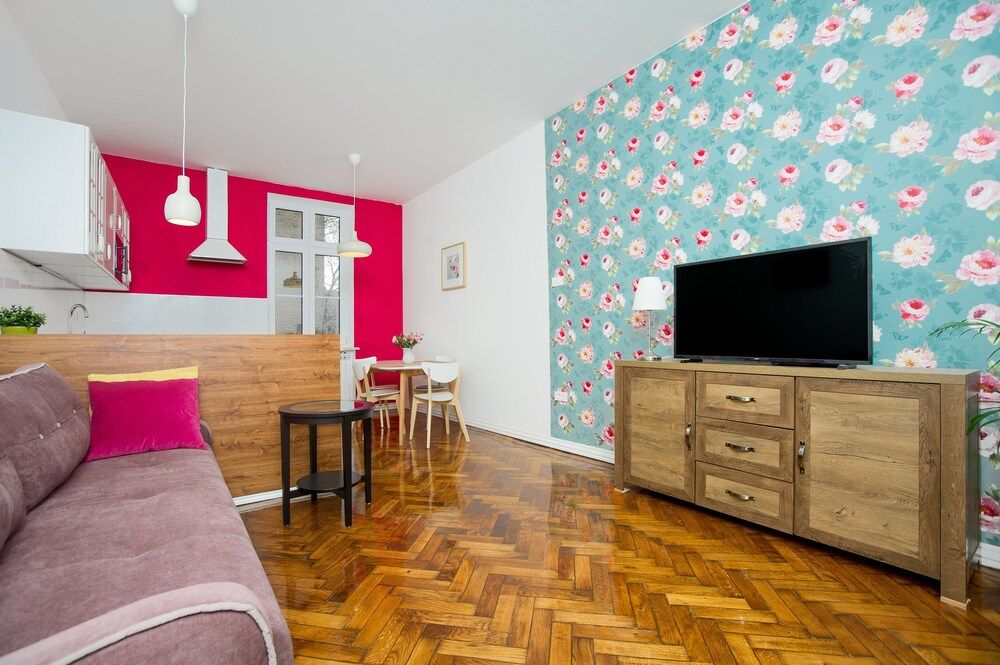 undefined Crown Apartment 8