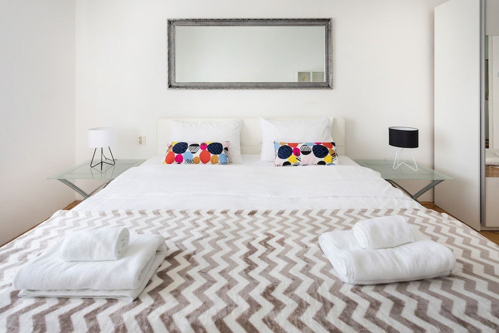 Spacious 2bdr Apartment on Tkalciceva Street Apartment (2 Bedrooms) 4