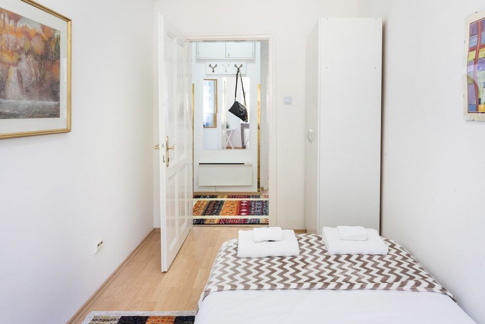 Spacious 2bdr Apartment on Tkalciceva Street Apartment (2 Bedrooms) 3