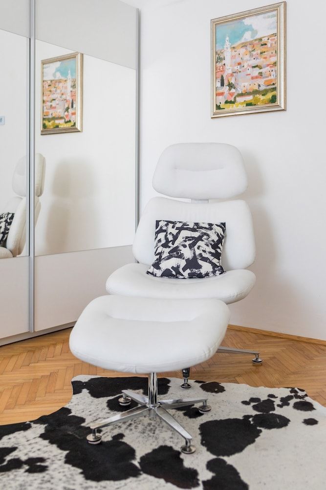 undefined Spacious 2bdr Apartment on Tkalciceva Street 3